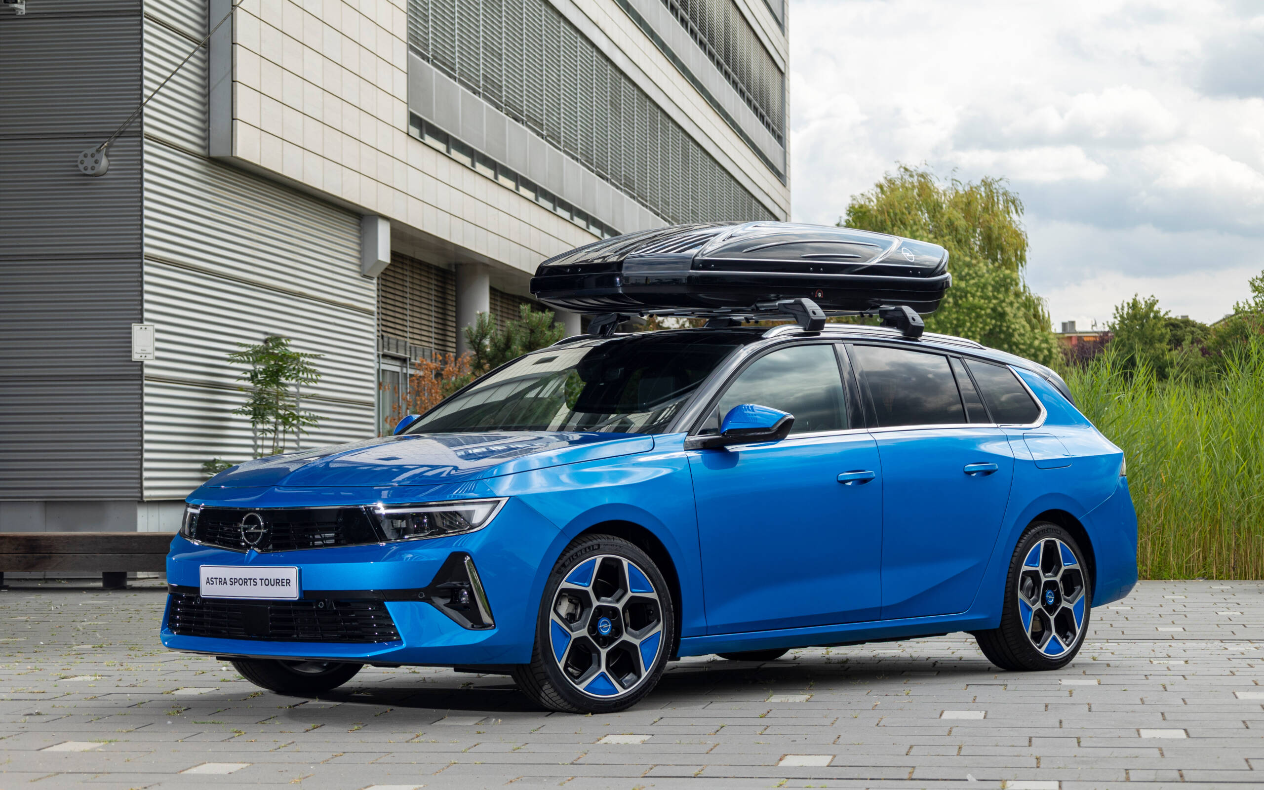 Made-to-Measure Accessories for Opel Astra and Astra Sports Tourer