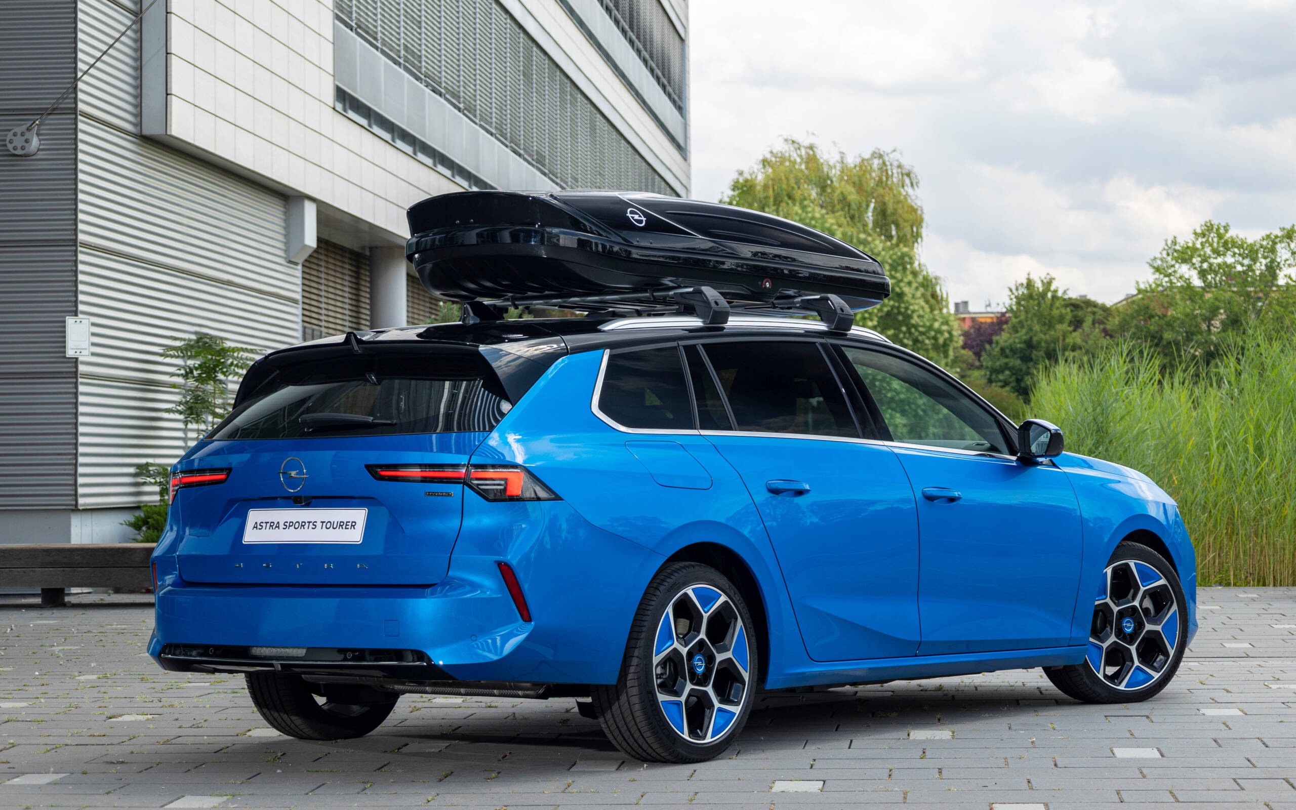 Made-to-Measure Accessories for Opel Astra and Astra Sports Tourer