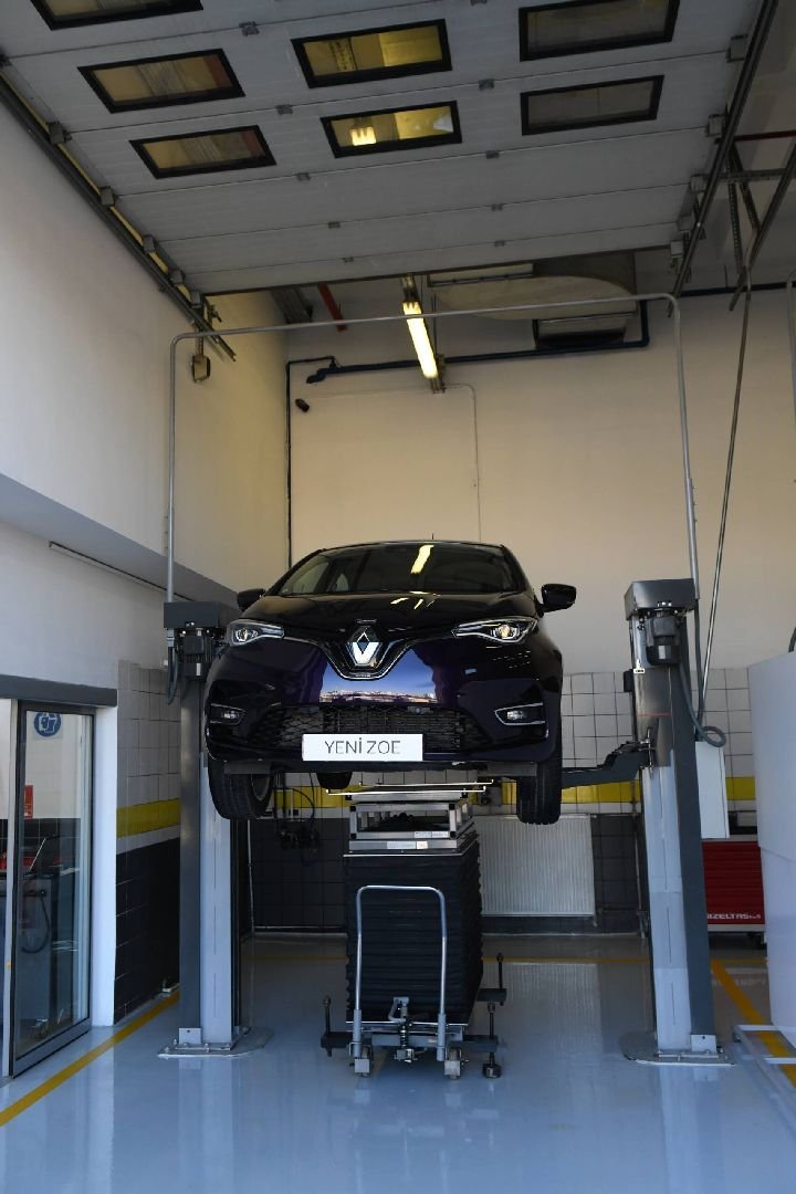 RENAULT MAİS, Elektrikli Araç Çekiş Aküsü Onarım Merkeziyle Elektriklide de Varlığını Sürdürüyor!