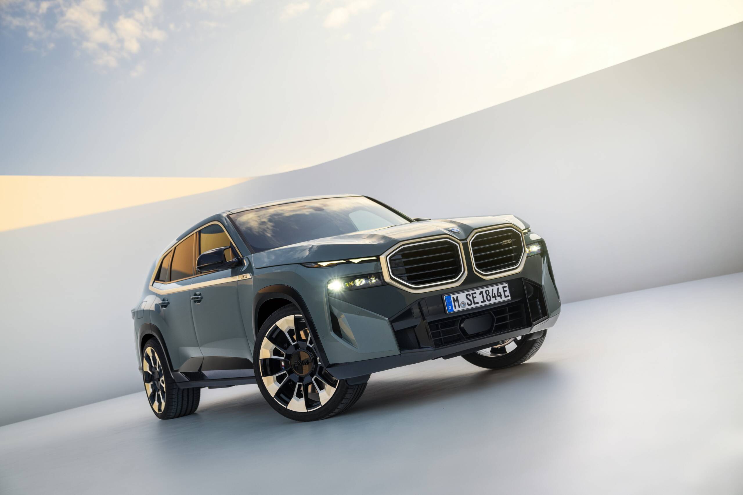 İlk Seri Üretim Hibrit Motorlu BMW M Otomobili BMW XM 2023'te Sizlerle!