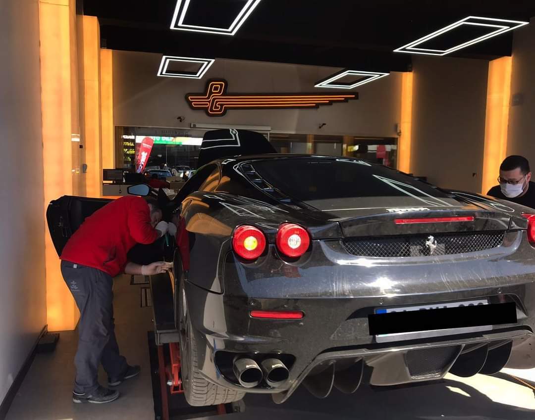 Pilot garage Ferrari bakımı