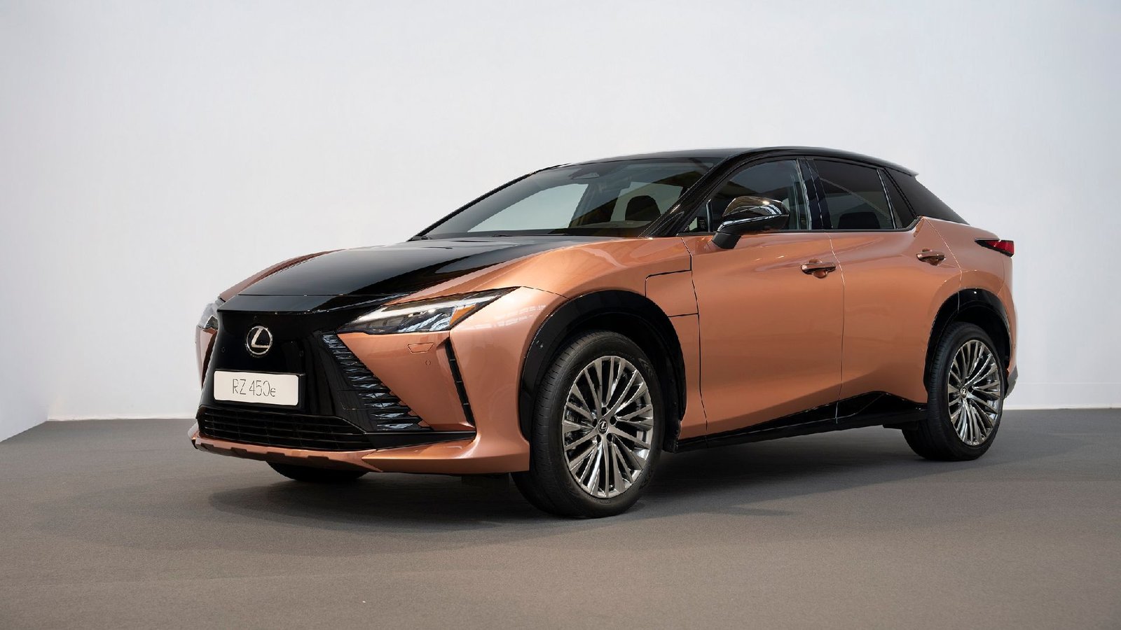 Lexus RZ450e