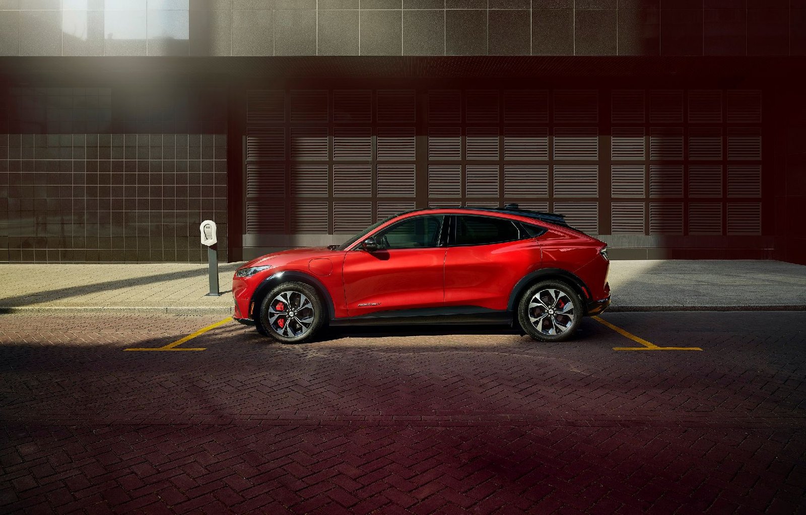 Ford’un Efsane Modeli Mustang Ruhunu Taşıyan Mach-E Şimdi Türkiye’de!