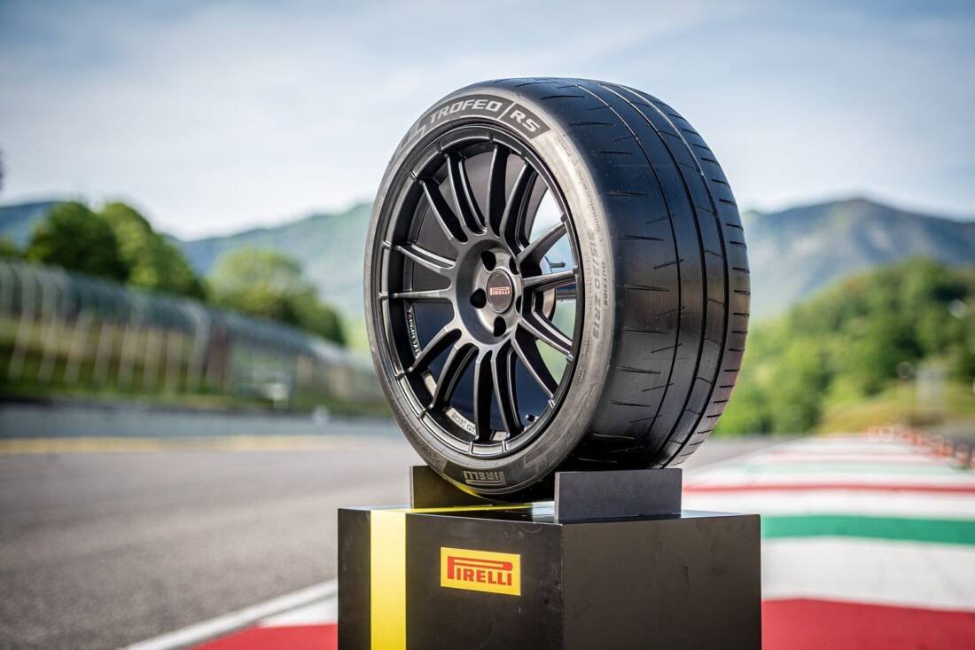 Yeni Pirelli P Zero Trofeo RS,